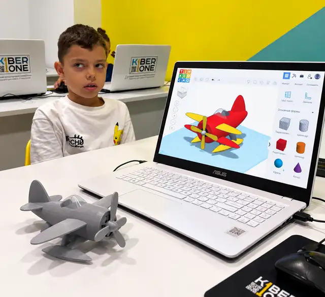 Tinkercad + 3D-друк: Літачок: з екрана — в руки
